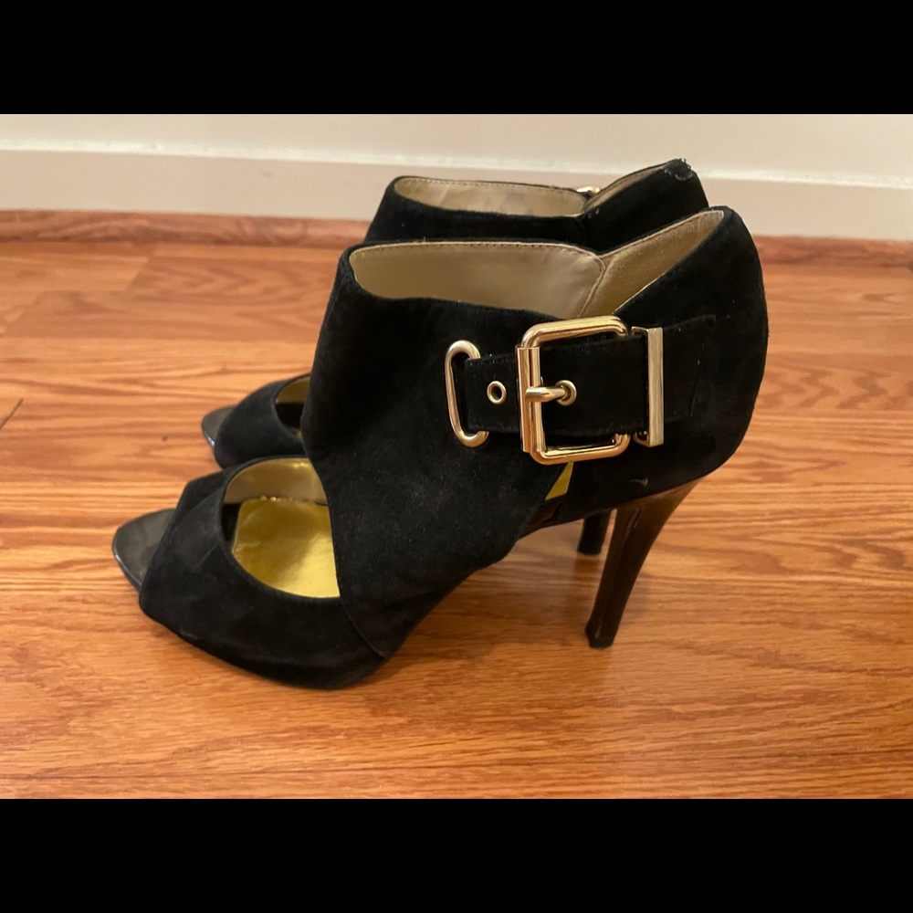 Black Nine West heel
